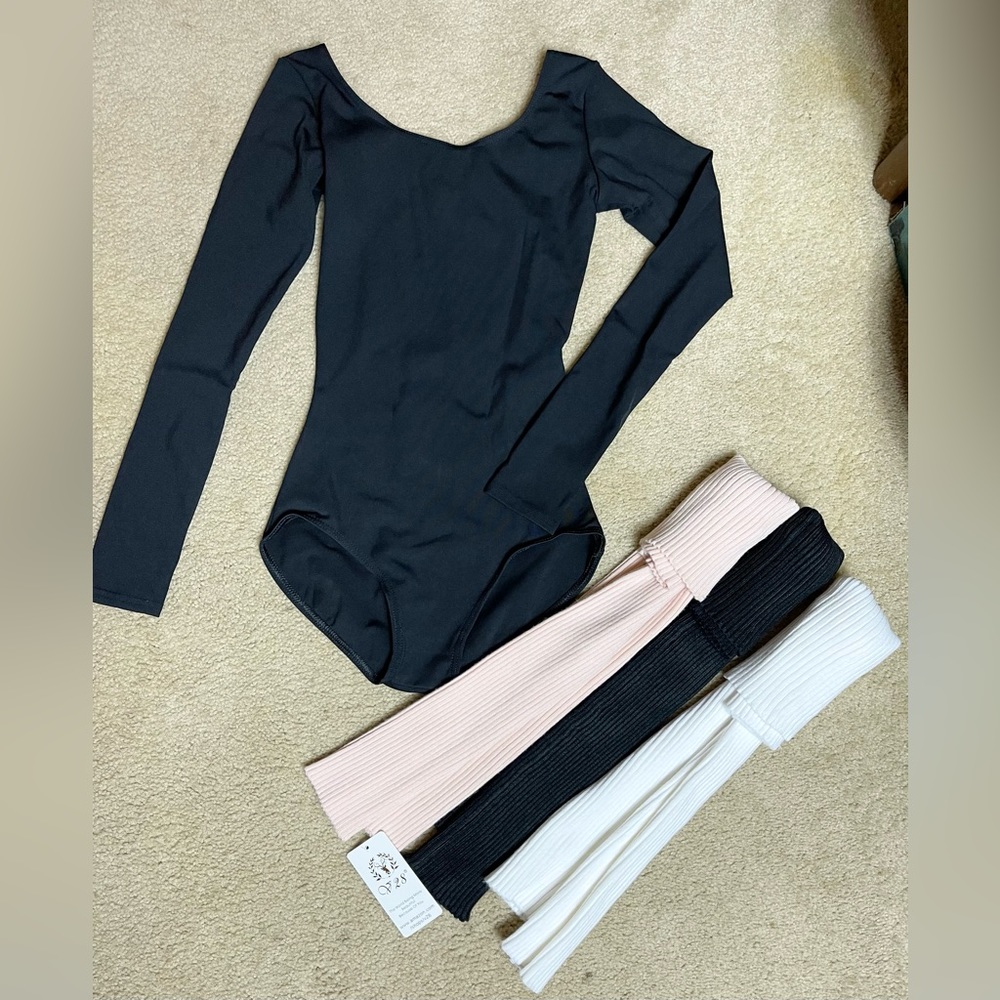 New! Capezio Scoop neck Leotard with 3 pairs of leg warmers- Size Small